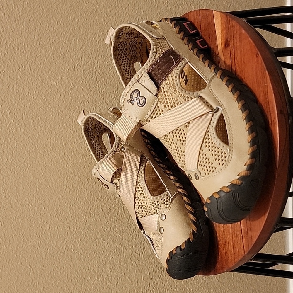SANDALS MEN / SIZE 10.5 / TAN WITH BLACK SOLES